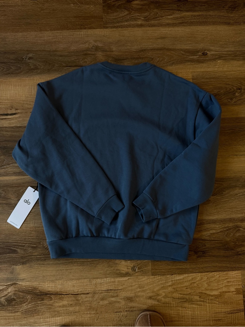 Alo Accolade Crewneck Bluestone Medium NWT - Picture 8 of 8